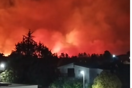 (VIDEO) OGROMNI VATRENI JEZICI PRIJETILI KUĆAMA Jezivi prizori velikog požara u Ljubuškom, vatrogasci se izborili sa stihijom