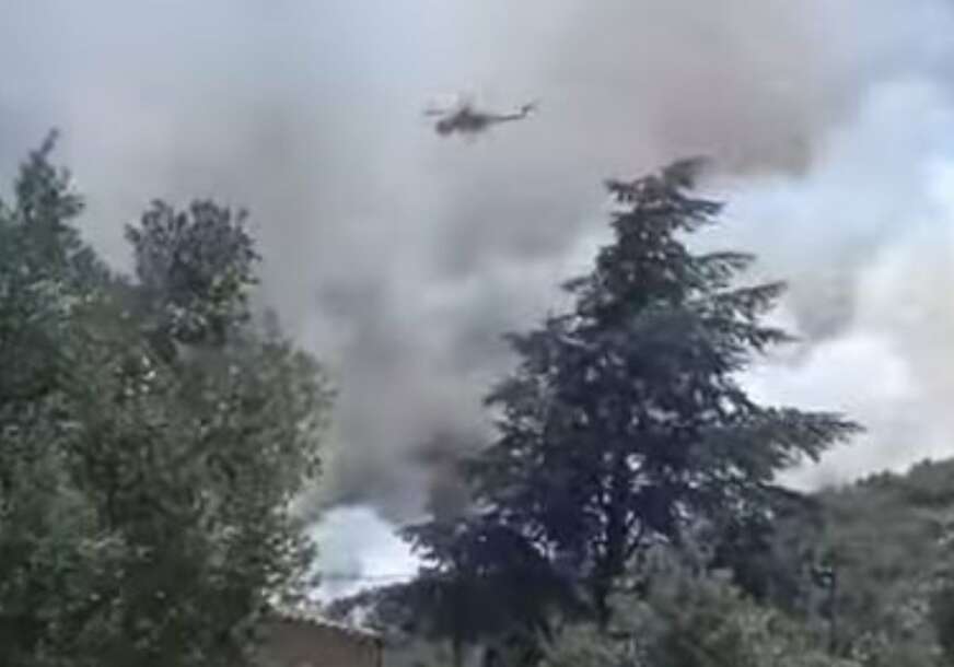 (VIDEO) POŽAR U ŠUMI KOD ATINE Sa vatrenom stihijom bori 120 vatrogasaca i 17 aviona, dok je stanovništvo evakuisano  