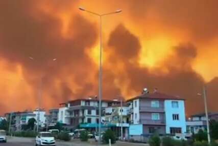 (VIDEO) HAOS U TURSKOJ Za 3 dana izbilo 263 požara, kuće u plamenu, više od 50.000 ljudi evakuisano