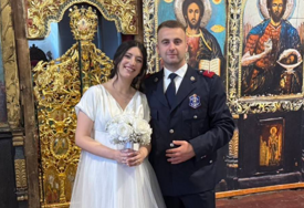 (FOTO) Mreže se usijale zbog vatrogasca iz Pirota: Hrabri Predrag spojio 2 ljubavi, pa se VJENČAO U UNIFORMI