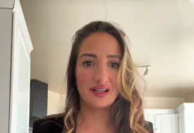 (VIDEO) "MOGU LI OVAKVA NA DJEDOVU SAHRANU?" Haljina joj jedva drži grudi, na mrežama haos