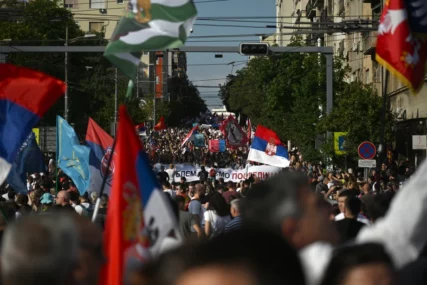 (FOTO) POČEO PROTEST U BEOGRADU Studenti u blokadi krenuli sa Slavije, traže ispunjenje zahtjeva