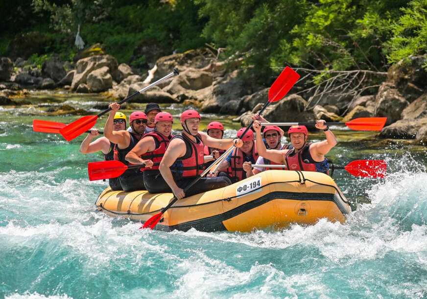 (FOTO) Nezaboravan vikend: Selak s prijateljima na raftingu u Foči