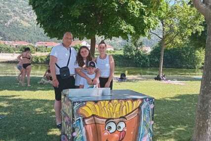 (FOTO) DJEVOJČICA VELIKOG SRCA Jovana (12) iz Trebinja otvorila štand s pomfritom kako bi POMOGLA OCU koji se bori sa tumorom