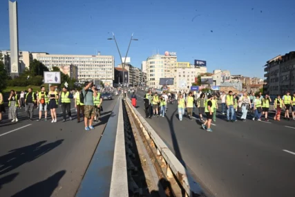 ZAUSTAVLJEN SAOBRAĆAJ U BEOGRADU Studenti blokirali Brankov most i Gazelu, evo koji gradovi su se još pridružili, imaju samo JEDAN ZAHTJEV