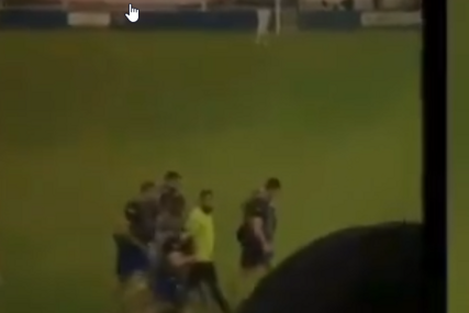 (VIDEO) Arbitar završio u zatvoru, razlog je strašan: Sudija dao fudbaleru žuti karton, pa UHAPŠEN NASRED TERENA