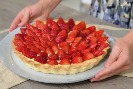 OSVJEŽENJE U SVAKOM ZALOGAJU Ako želite lagan desert TART SA JAGODAMA je idealan za vruće dane