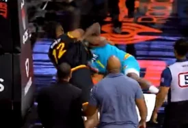 (VIDEO) PUBLIKA OSTALA U ŠOKU Bivši NBA asovi se potukli u toku meča, oni završili na tribinama