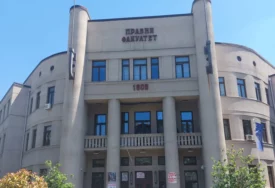 INCIDENT NA PRAVNOM FAKULTETU Student  profesorku povukao za nos, napao radnika obezbjeđenja i još jednog kolegu