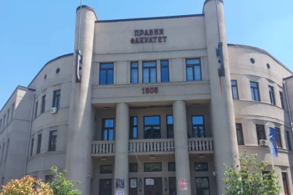 INCIDENT NA PRAVNOM FAKULTETU Student  profesorku povukao za nos, napao radnika obezbjeđenja i još jednog kolegu
