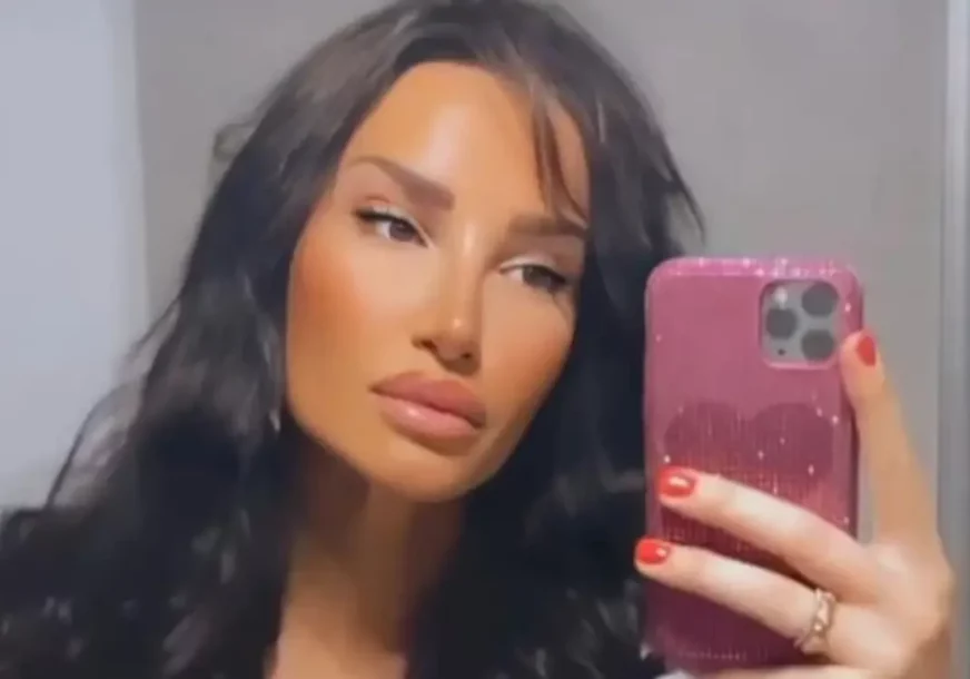 SVI KAŽU DA JE ISTA MAJKA Ovo je kćerka Goce Božinovske koja se porodila u Americi, nikada se nije eksponirala u javnosti