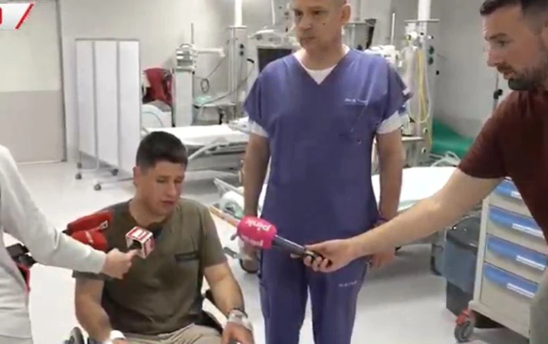 (VIDEO) Napadnut Miloš Pavlović, obratio se iz Urgentnog centra "Dobio sam limenke i udarce u lice, OSJEĆAO SAM STRAH I JEZU"