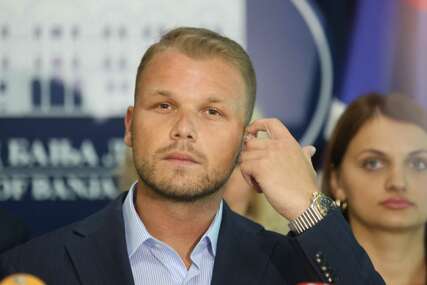 PAO JE POTPIS Stanivuković pogazio Skupštinu i dao "Končaru" ugovor težak 35 miliona KM za rekonstrukciju JAVNE RASVJETE