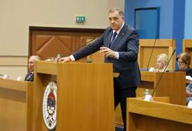 Dodik se obratio poslanicima “Migrantska kriza prijeti da postane velika opasnost, Srpska MORA DA REAGUJE”