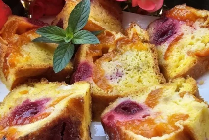 (VIDEO) PRAVI RAJ ZA NEPCE Recept za super kuglof sa kajsijama i višnjama