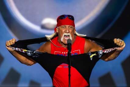 (VIDEO) Najprepoznatljivija figura profesionalnog rvanja: Evo ko je bio Hulk Hogan i šta je obilježilo život BESMRTNE WWE IKONE