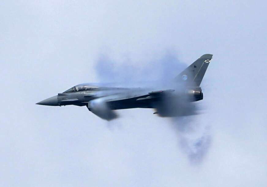 Vojni avion 