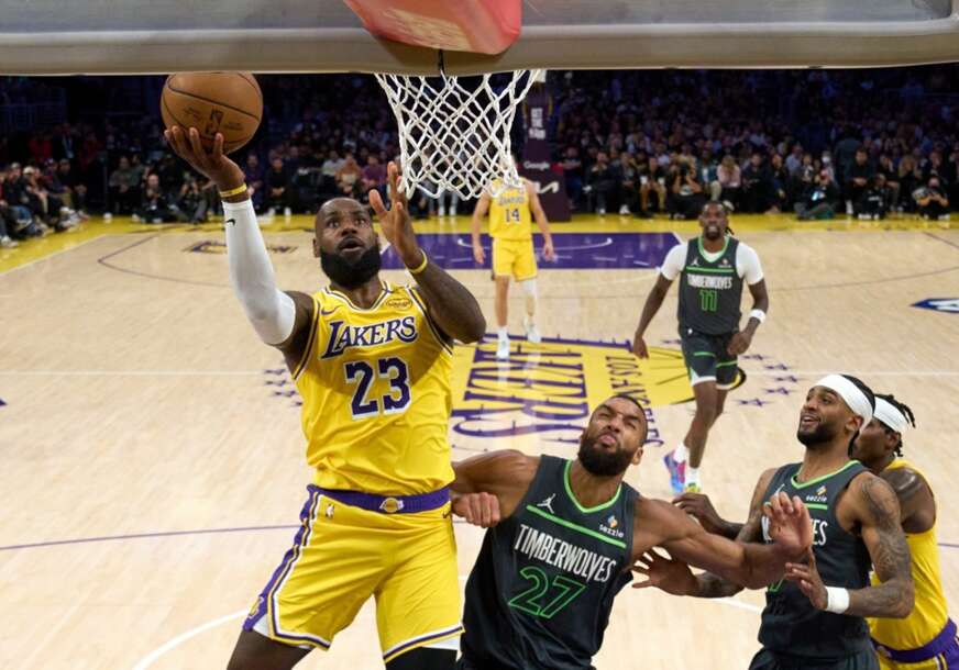 Lebron Džejms