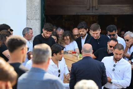 (FOTO) Ispraćeni su ZVONIMA I APLAUZOM: Diogo Žota i Andre sahranjeni u prisustvu porodice i saigrača