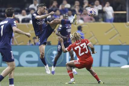 (FOTO) PSŽ savladao Bajern za plasman u polufinale: Poništen penal, dva crvena i teška povreda Musijale obilježili meč