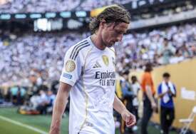 (FOTO) NAVIJAČI U SUZAMA Luka Modrić se emotivnom objavom oprostio od Reala