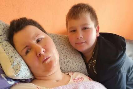 Dječak Dino (11) više ne mora da prodaje svoje igračke: Dobri ljudi prikupili novac za liječenje negove majke