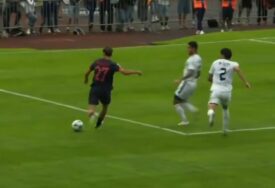 (VIDEO) Kerim Alajbegović blistao u seniorskom debiju: Pravi je fudbalski dragulj, tek mu je 17 godina
