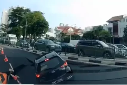 (VIDEO) Snimak ledi krv u žilama: Automobil nestao u DŽINOVSKOJ RUPI koja se iznenada otvorila na putu