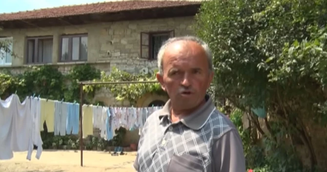 (VIDEO) Osuđivali ga što nije oženio Srpkinju: Krsti Simiću je Albanka RODILA 4 SINA, zbog njega je promijenila vjeru i udala se u crkvi