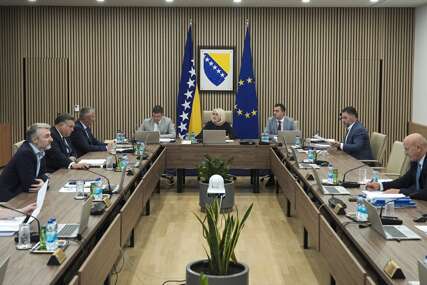 Bošnjaci bili PROTIV: Krišto skinula sa dnevnog reda prijedlog za imenovanje glavnog pregovarača BiH za EU