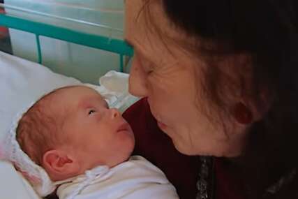 (FOTO) "NAJBOLJA STVAR KOJA MI SE DESILA" Adrijana je rodila u 7. deceniji i svi su je osudili, ali nisu znali njen plan, ovako majka i kćerka žive danas