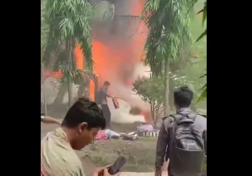 Avion udario u školu u Bangladešu