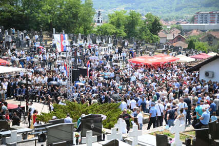 (VIDEO, FOTO) PATRIJARH PORFIRIJE SLUŽI LITURGIJU U Bratuncu obilježavanje 33 godine od stradanja 3.267 Srba