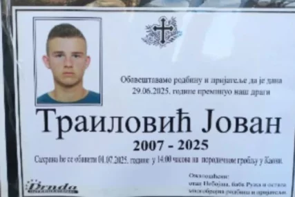 (FOTO) "Ne vjerujem ni sad, a mislim da nikad ni neću" Prijatelji se potresnim porukama opraštaju od Jovana (18) koji se utopio u jezeru