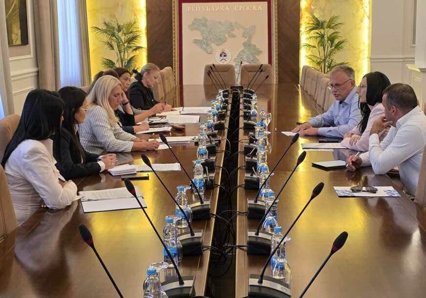 (FOTO) Sastanak sa srpskim članom Predsjedništva BiH: Puna podrška inicijativi Fondacije “Kaća” i Centra “NAUM”