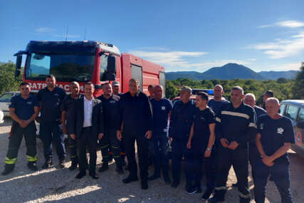 Milorad Dodik sa vatrogascima