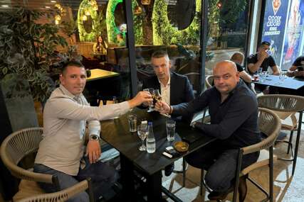 (FOTO) "Prepoznali su u nama snažnog partnera" Dva odbornika iz Gacka napustila SPS i priključili se DNS