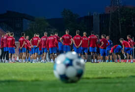 (FOTO) Bez prilike za popravni: Borac dobro analizirao protivnika, kažnjavaju svaku grešku rivala