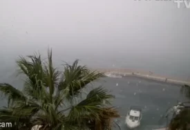 (VIDEO) CRNI OBLAK PREKRIO MORE Kamere zabilježile zastrašujući trenutak nadolazeće oluje kod Splita