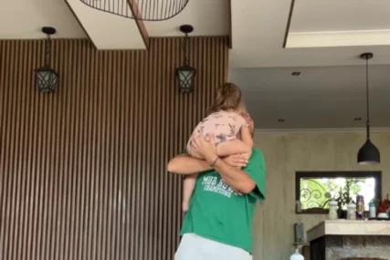 (FOTO) MUŽ MARIJE MIKIĆ U SUZAMA Oglasio se na mrežama, pa objavom sve raznježio