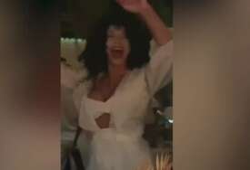 (FOTO) Lidija Vukićević proslavila rođendan, u kafani lumpovala do jutra: Svi u čudu kada čuju koliko je godina napunila glumica
