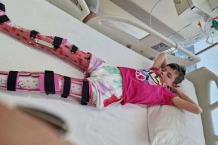 (FOTO) Priča djevojčice Medine (8) sve je u srce dirnula: Za samo nekoliko časova PRIKUPLJEN NOVAC ZA LIJEČENJE male lavice, ide na 32. operaciju na mozgu