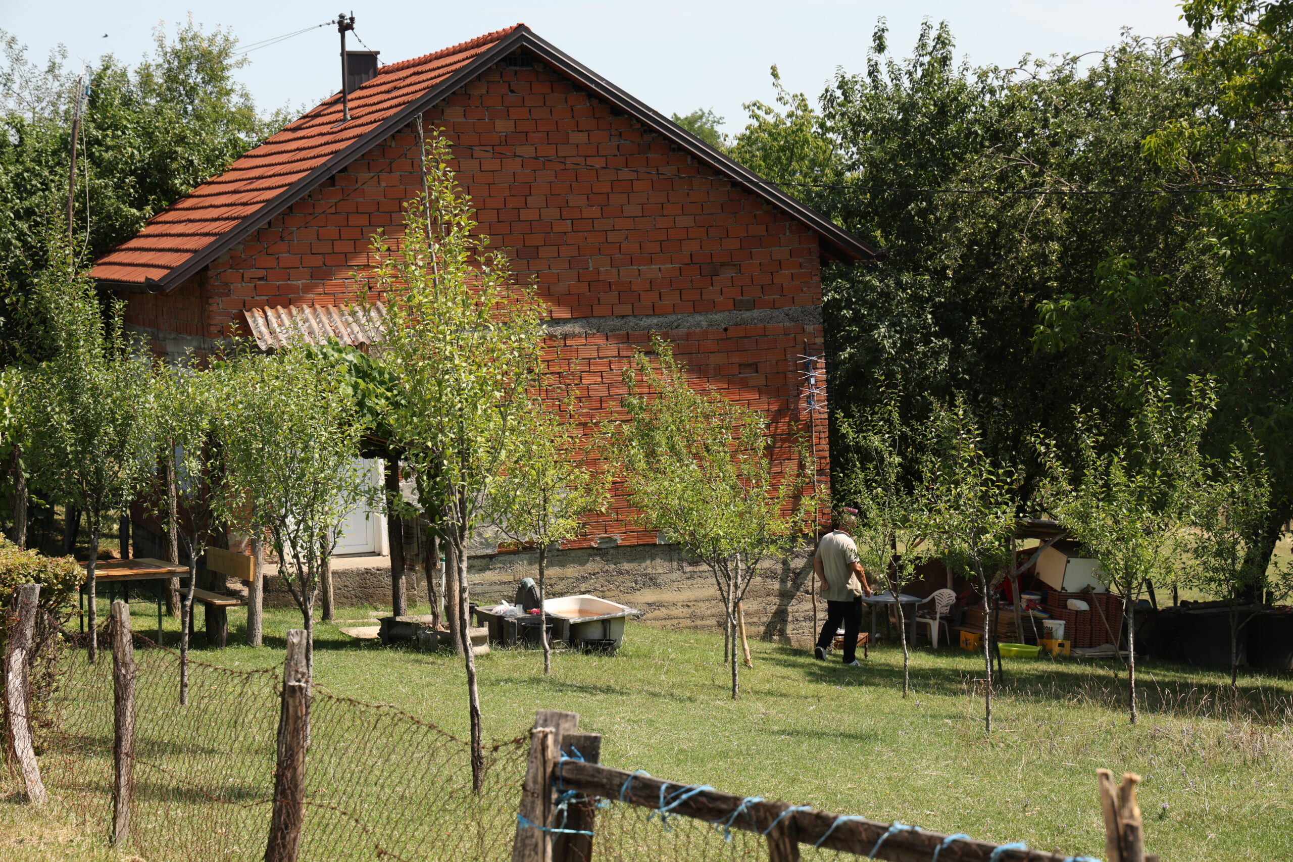 Prijeti mu najmanje 10 godina robije: Osumnjičeni za UBISTVO ROĐENOG BRATA u Prnjavoru sproveden u Okružno javno tužilaštvo u Banjaluci
