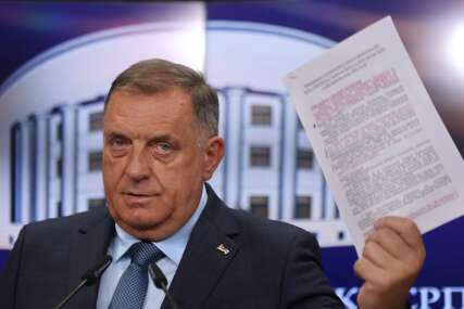 "Kraj mu je blizu" Dodik najavljuje tužbu protiv Kristijana Šmita i BiH
