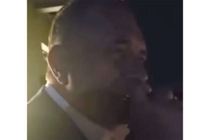 (VIDEO) NAKON UKIDANJA PRITVORA U domu Milorada Dodika slavljenička atmosfera, evo koju je pjesmu ZAPJEVAO