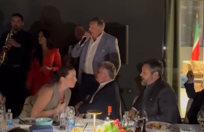 (VIDEO) Neočekivani hit za goste iz Tatarstana: Dodik ponovo ZAPJEVAO, ovaj put na stranom jeziku