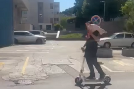 (VIDEO) Nesvakidašnji prizor nasmijao mnoge: Muškarac SA JAGNJETOM NA RAMENU vozio trotinet “Spretnog li momka”