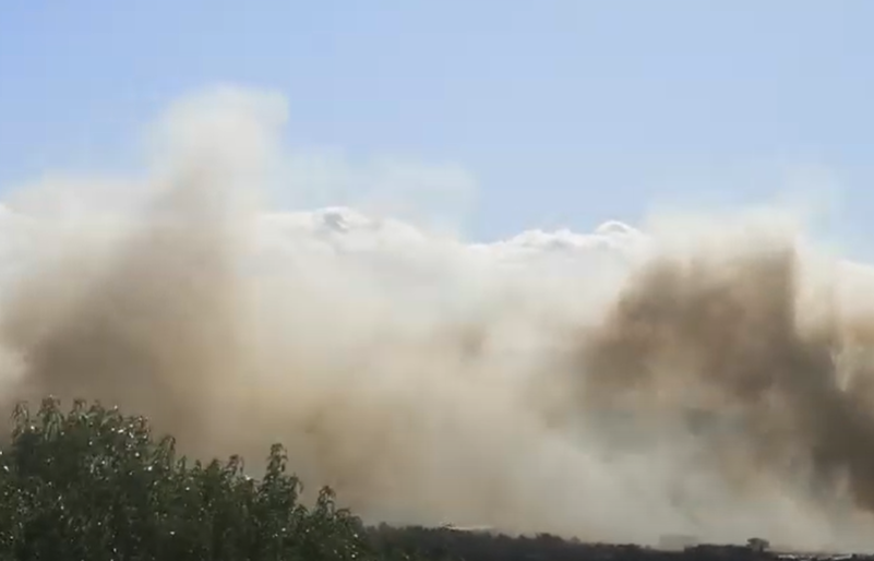 (VIDEO) UGROŽENE KUĆE Požar između Stoca i Mostara IZMAKAO KONTROLI, eksplozije na miniranom terenu