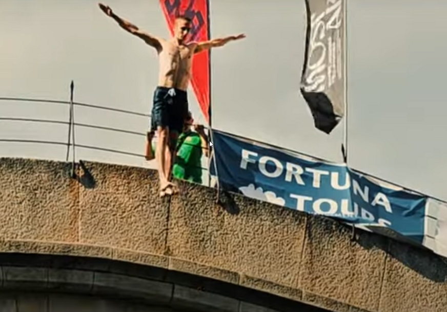 Skokovi sa Starog mosta u Mostaru