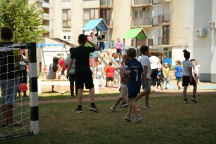 (FOTO ) Bijeljina dobila novo dječije igralište: Vrijedna donacija kompanije m:tel